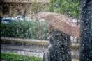 Άστατος καιρός την Κυριακή: Βροχές, καταιγίδες και σκόνη στην ατμόσφαιρα