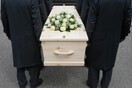«Έίναι γαζέλες και είμαστε λιοντάρια» - Εταιρία κατηγορείται πως πουλά κηδείες με πιεστικό τρόπο