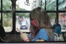 Κορωνοϊός: Τα μισά σημερινά κρούσματα αφορούν νέους - Υπερδιπλασιάστηκαν οι διασωληνωμένοι