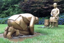 Οργή στην Ιαπωνία με το γλυπτό που απεικονίζει τον «Άμπε» γονυπετή μπροστά από μια «γυναίκα ανακούφισης»