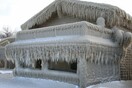 «Σπίτια εγκλωβισμένα σε πάγο»: Απόκοσμες φωτογραφίες από τη λίμνη Έρι στη Νέα Υόρκη