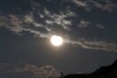 Πανσέληνος και έκλειψη παρασκιάς Σελήνης την Παρασκευή -Πότε θα είναι ορατή