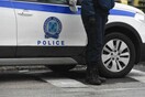 Ομόνοια: Έκλεψαν όπλο αστυνομικού μέσα από περιπολικό