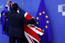 Αντίστροφη μέτρηση για το Brexit: Η υποστολή σημαίας και το δείπνο του Τζόνσον
