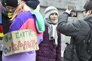Γκρέτα Τούνμπεργκ: Με επτάωρη διαδήλωση έξω από το κοινοβούλιο γιόρτασε τα γενέθλιά της