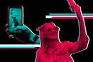 Γιατί ξεφτιλίζονται έτσι οι celebrities στο TikTok; O μηχανισμός πίσω από τα «αυθόρμητα» βιντεάκια