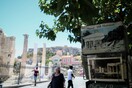 «Χωρίς τουρίστες» το ιστορικό κέντρο της Αθήνας - Μία διεθνής πτήση χθες στη Σαντορίνη