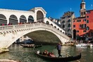 Βενετία: Τουρίστας «κράτησε όμηρο» υπάλληλο σε γραφείo συναλλάγματος με αφορμή την ισοτιμία ευρώ - δολαρίου