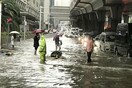 Ξανά στα σπίτια τους οι πολίτες της Γουχάν - Αυτή τη φορά λόγω κατακλυσμιαίων βροχοπτώσεων