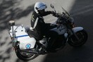 Κολωνός: Επίθεση σε αστυνομικούς με πέτρες και καδρόνια- Πληροφορίες για 4 τραυματίες