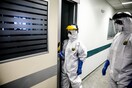 Κορωνοϊός: Διπλό αρνητικό ρεκόρ στην Ελλάδα με 2.166 κρούσματα και 169 διασωληνωμένους