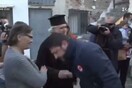 Χαρδαλιάς: «Δεν φίλησα το χέρι του ιερέα, έκλινα στο ράσο του» - Η ανάρτηση στο Facebook