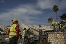 Μικρολίμανο: Κατεδαφίζονται αυθαίρετες κατασκευές καταστημάτων στο παραλιακό μέτωπο