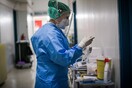 Κορωνοϊός: 69 θάνατοι μέσα σε 48 ώρες- Εκατοντάδες νέες εισαγωγές στα νοσοκομεία
