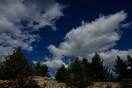 Καιρός: Συννεφιά και τοπικές βροχές σήμερα -Έως τους 23 βαθμούς το θερμόμετρο