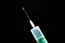 Η Βρετανία σχεδιάζει να σταματήσει τους εμβολιασμούς με AstraZeneca στους πολίτες κάτω των 30 ετών