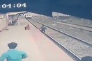 Υπάλληλος σιδηροδρομικού σώζει παιδί από τις ράγες λίγο πριν περάσει τρένο