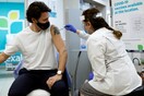 Ο Τζάστιν Τριντό έκανε την πρώτη δόση του εμβολίου της AstraZeneca