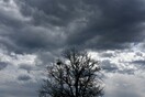 Καιρός: Συννεφιά, αφρικανική σκόνη και βροχές - Έως 34 βαθμούς η θερμοκρασία