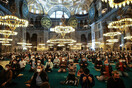 Αγία Σοφία: Χιλιάδες μουσουλμάνοι στην ομαδική προσευχή για το Μπαϊράμι