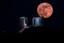 Νυχτερινή μαγεία: Η υπερπανσέληνος του Μαΐου πάνω από τον ναό του Ποσειδώνα 