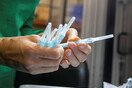 Μόσιαλος: Χρειαζόμαστε την ευελιξία ανάμιξης εμβολίων κατά του κορωνοϊού - Ποιοι συνδυασμοί εξετάζονται