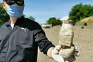Τρίκαλα: «Αλίευσαν» τρεις τόνους σκουπιδιών από ποτάμι - Μεταξύ τους κι ένα άθικτο μπουκάλι 40 χρόνων 