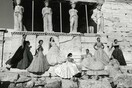 H φωτογράφιση του Christian Dior στην Ακρόπολη το 1951