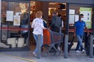 Αγίου Πνεύματος: Το ωράριο λειτουργίας σε σούπερ μάρκετ και καταστήματα σήμερα