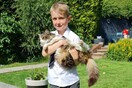 Βρετανία: Το «τεράστιο σοκ» οικογένειας όταν επέστρεψε στο σπίτι ο γάτος που νόμιζαν πως είχαν αποτεφρώσει 