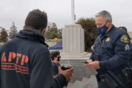 Aστυνομικός έπαιξε τραγούδι της Τέιλορ Σουίφτ ενώ τον βιντεοσκοπούσαν, για να μπλοκάρει το βίντεο στο YouTube