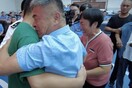 Βίντεο: Η στιγμή που γονείς στην Κίνα ξανασυναντούν τον γιο τους 24 χρόνια μετά την αρπαγή του