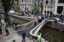 Άμστερνταμ: Η βασίλισσα ήταν εκεί, αλλά την γέφυρα που «έφτιαξαν ρομπότ» εγκαινίασε ένας ρομποτικός βραχίονας