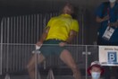 Ολυμπιακοί αγώνες: Viral o πανηγυρισμός προπονητή που «τρελάθηκε» με το χρυσό μετάλλιο κολυμβήτριας