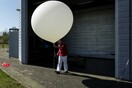 Θεσσαλονίκη: Συναγερμός για μετεωρολογικό μπαλόνι που έπεσε στη θάλασσα