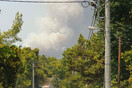 SOS από το 112: Εκκενώστε τώρα την Ιπποκράτειο Πολιτεία - Αναζωπυρώθηκε η φωτιά στη Βαρυμπόμπη