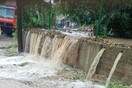 Καταιγίδα στην Κασσάνδρα Χαλκιδικής - Πλημμύρισαν δρόμοι, καταστράφηκαν ομπρέλες σε παραλία 