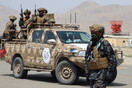 Χωρίς πτήσεις εκκένωσης πλέον, Αφγανοί εξετάζουν επικίνδυνες χερσαίες διαδρομές προς τα σύνορα