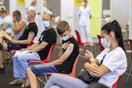 Έρευνα: Τα αγόρια κινδυνεύουν περισσότερο από παρενέργειες του εμβολίου της Pfizer παρά από κορονοϊό
