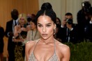 Met Gala: Η Zoe Kravitz απαντά στα σχόλια ότι εμφανίστηκε σχεδόν γυμνή