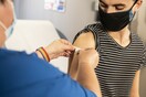 Εμβολιασμοί από ιδιώτες γιατρούς: Κατατέθηκε η τροπολογία- Με πόσα χρήματα θα αμείβονται