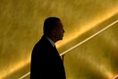 Ο Ρετζέπ Ταγίπ Ερντογάν μπροστά από χρυσό τοίχο