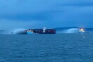 Καναδάς: Τοξικά αέρια εκλύονται από φλεγόμενο πλοίο - Μετά από φωτιά σε κοντέινερ με χημικά 