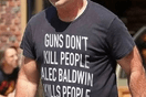 Ο Ντόναλντ Τραμπ Τζούνιορ πουλά κοροϊδευτικά T-shirts: «Τα όπλα δεν σκοτώνουν, ο Μπάλντουιν σκοτώνει»