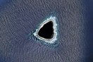 «Μαύρη τρύπα στη μέση του ωκεανού»: Το μυστήριο με νησί στο Google Maps
