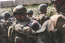Εξακολουθεί να αγνοείται μωρό που παραδόθηκε σε στρατιώτες στο αεροδρόμιο της Καμπούλ