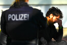 DW: Κενά και ερωτήματα για τον θάνατο Έλληνα μετανάστη σε γερμανικό αστυνομικό τμήμα