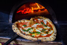 Το 1780 ο Pietro είχε στο μενού του μόνο pizza: Η πρώτη, «βασιλική» πίτσα μαργαρίτα ψήθηκε στη Νάπολη