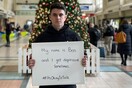 «Με λένε Μπεν και παθαίνω κατάθλιψη»: Ένας 23χρονος στέκεται καθημερινά στο σταθμό του Λιντς
