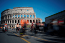 Τουρίστες σκαρφάλωσαν στο Κολοσσαίο για να πιουν μπύρα - Τους στοίχισε 800 ευρώ 